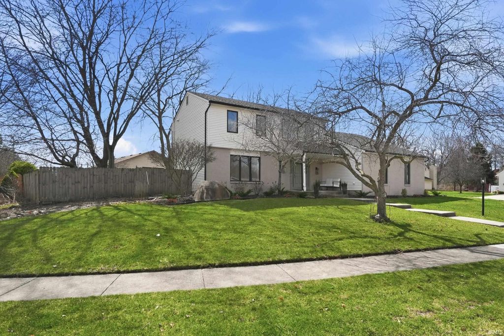 Photo of 1221 Windsor Woods Boulevard, Fort Wayne, IN 46845 (MLS # 202608332)