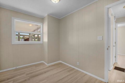 Tiny photo for 306 E Boulevard Street, Kokomo, IN 46902 (MLS # 202616473)