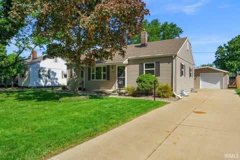 Tiny photo for 306 E Boulevard Street, Kokomo, IN 46902 (MLS # 202616473)