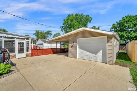 Tiny photo for 306 E Boulevard Street, Kokomo, IN 46902 (MLS # 202616473)