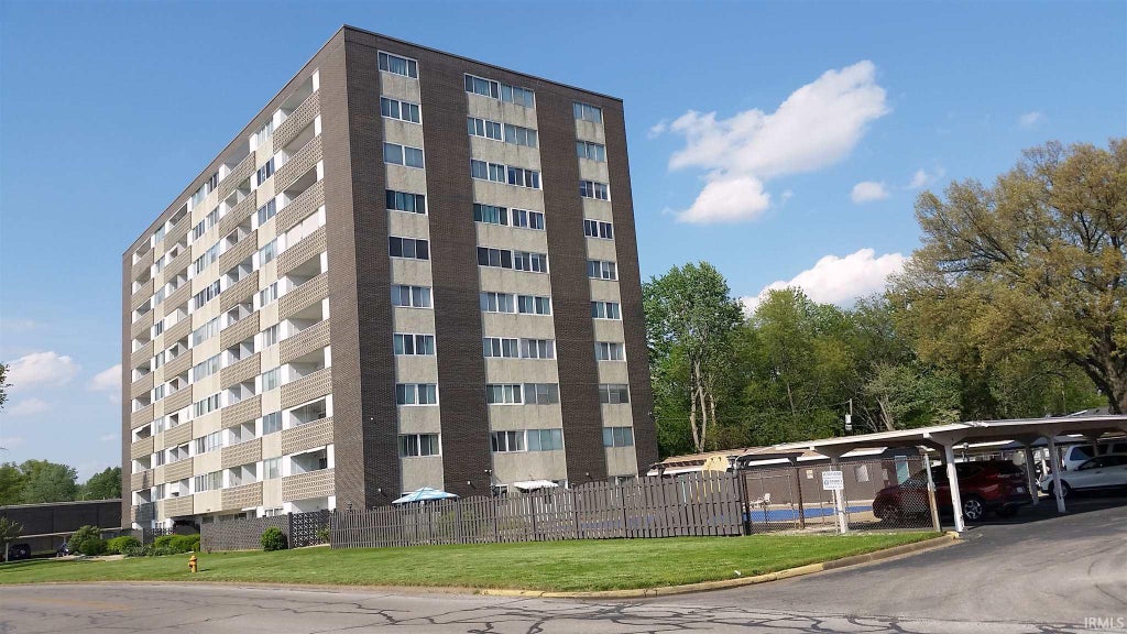 Photo of 1100 Erie Avenue #501, Evansville, IN 47715 (MLS # 202637089)