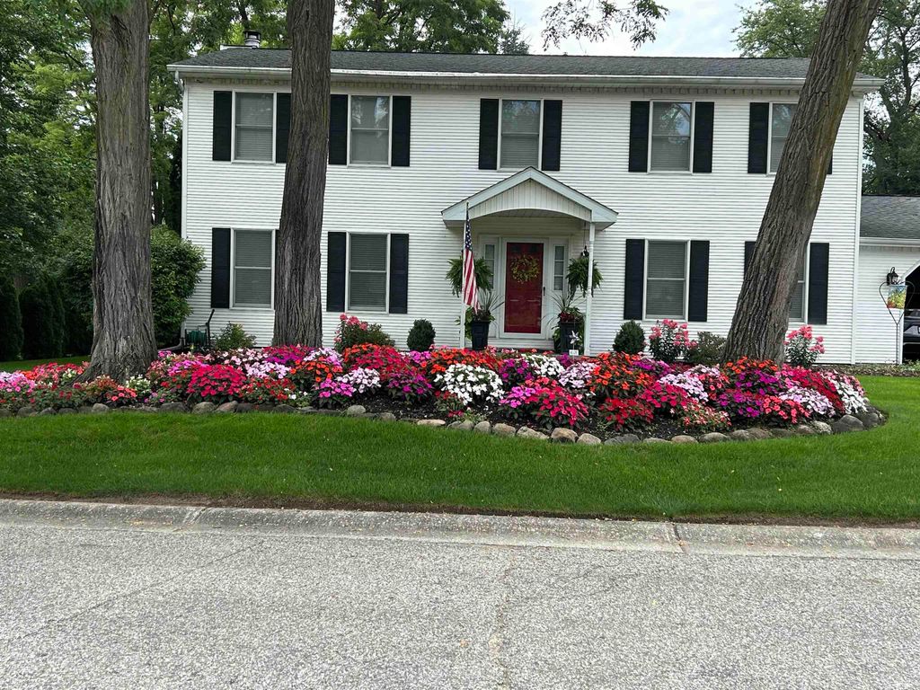 Photo of 17925 Buckland Drive, Granger, IN 46530 (MLS # 202614418)