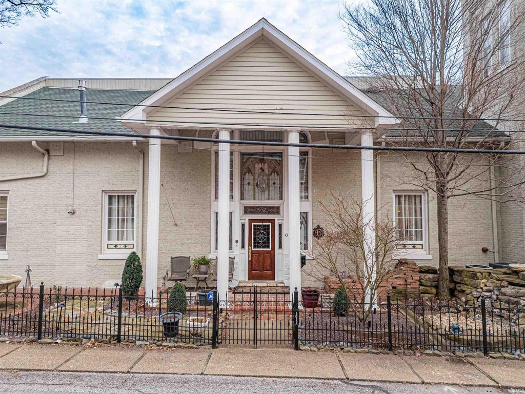 Photo of 101 E Jennings Street #E, Newburgh, IN 47630 (MLS # 202605487)