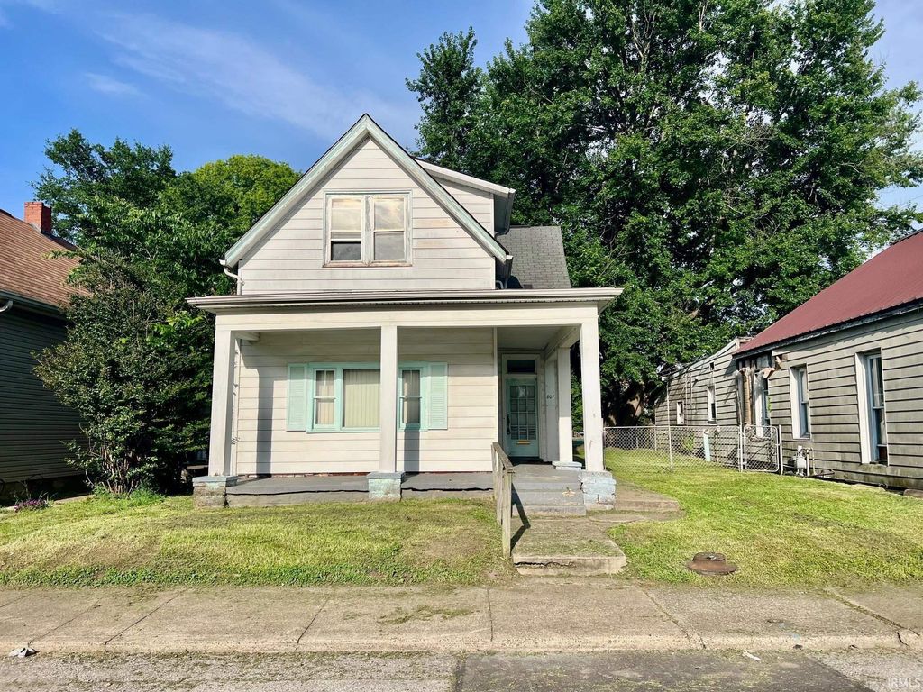 Photo of 807 N Fourth Avenue, Evansville, IN 47710 (MLS # 202620869)