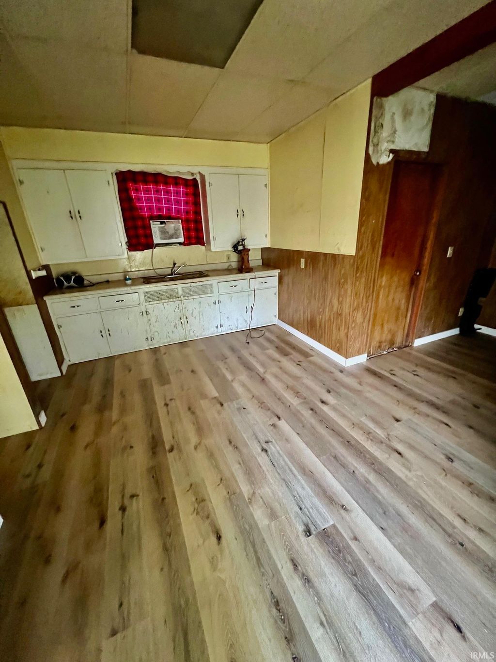 Photo of 807 N Fourth Avenue, Evansville, IN 47710 (MLS # 202620869)