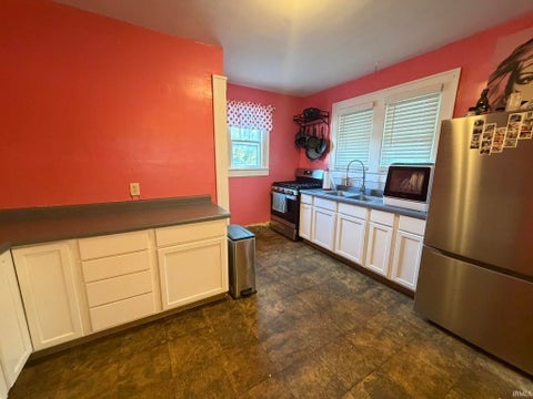 Tiny photo for 821 W Park Avenue, Kokomo, IN 46901 (MLS # 202638500)