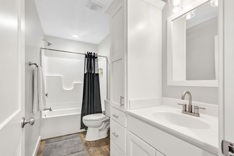 Tiny photo for 1508 W 11th Street, Bloomington, IN 47404 (MLS # 202609782)