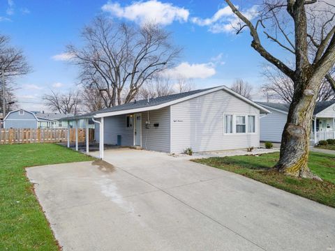 Photo of 800 N Knight Circle, Marion, IN 46952 (MLS # 202603829)