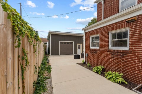Tiny photo for 1102 E Wayne Street, South Bend, IN 46615 (MLS # 202630243)