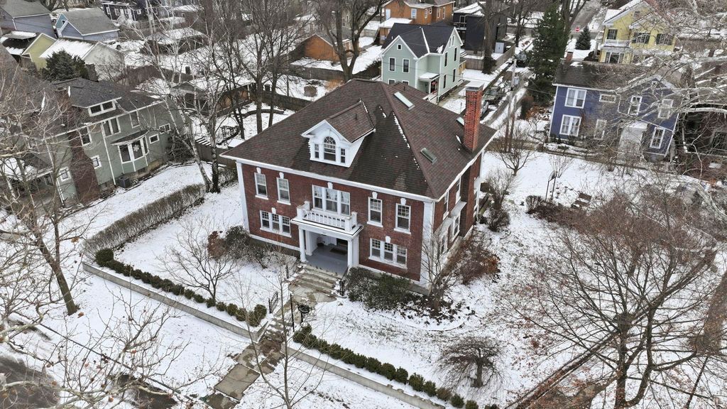 Photo of 1337 W Wayne Street, Fort Wayne, IN 46802 (MLS # 202602504)