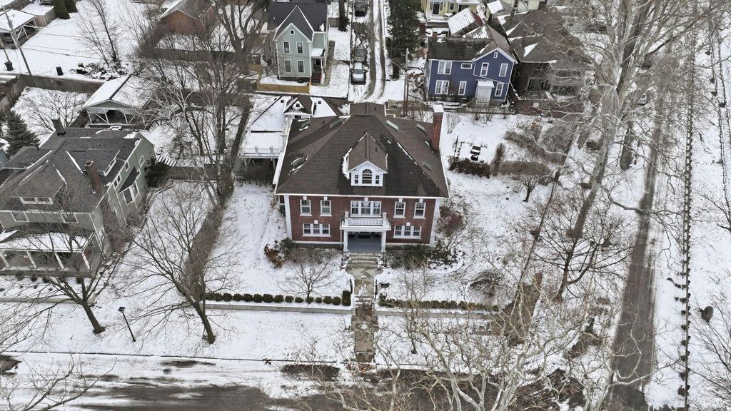 Photo of 1337 W Wayne Street, Fort Wayne, IN 46802 (MLS # 202602504)