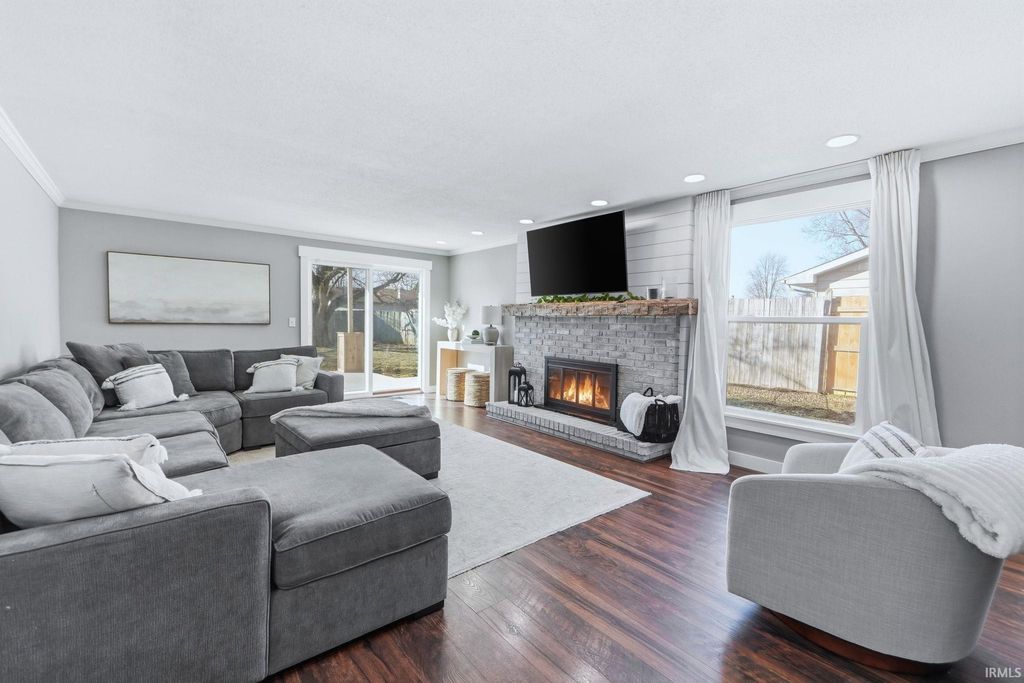 Photo of 4002 Winterfield Run, Fort Wayne, IN 46804 (MLS # 202606633)