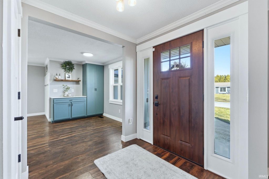 Photo of 4002 Winterfield Run, Fort Wayne, IN 46804 (MLS # 202606633)