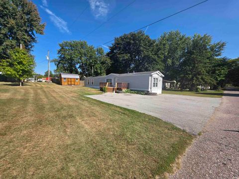 Tiny photo for 31 N Vacation Way Way, North Manchester, IN 46962 (MLS # 202537157)