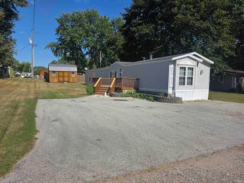 Tiny photo for 31 N Vacation Way Way, North Manchester, IN 46962 (MLS # 202537157)