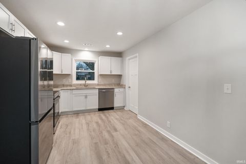 Tiny photo for 10159 Hodge Road, Clayton, IN 46118 (MLS # 202548779)