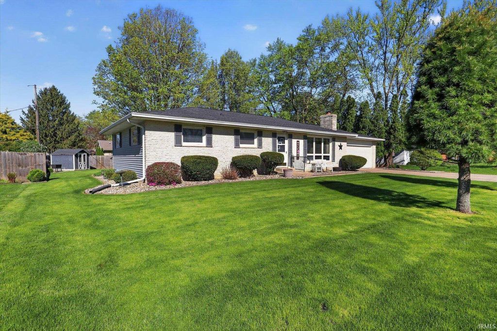 Photo of 401 Colorado Drive, Goshen, IN 46526 (MLS # 202614179)