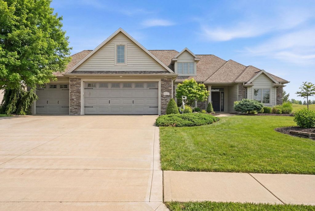 Photo of 3735 Shinnecock Court Court, Fort Wayne, IN 46814 (MLS # 202608440)