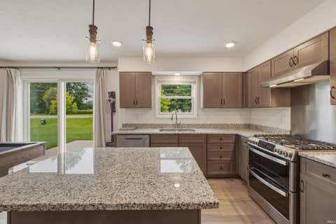 Tiny photo for 1301 N Wild Pine Drive, Yorktown, IN 47396 (MLS # 202635317)