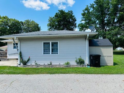 Tiny photo for 305 S Toner Street, Kewanna, IN 46939 (MLS # 202627260)