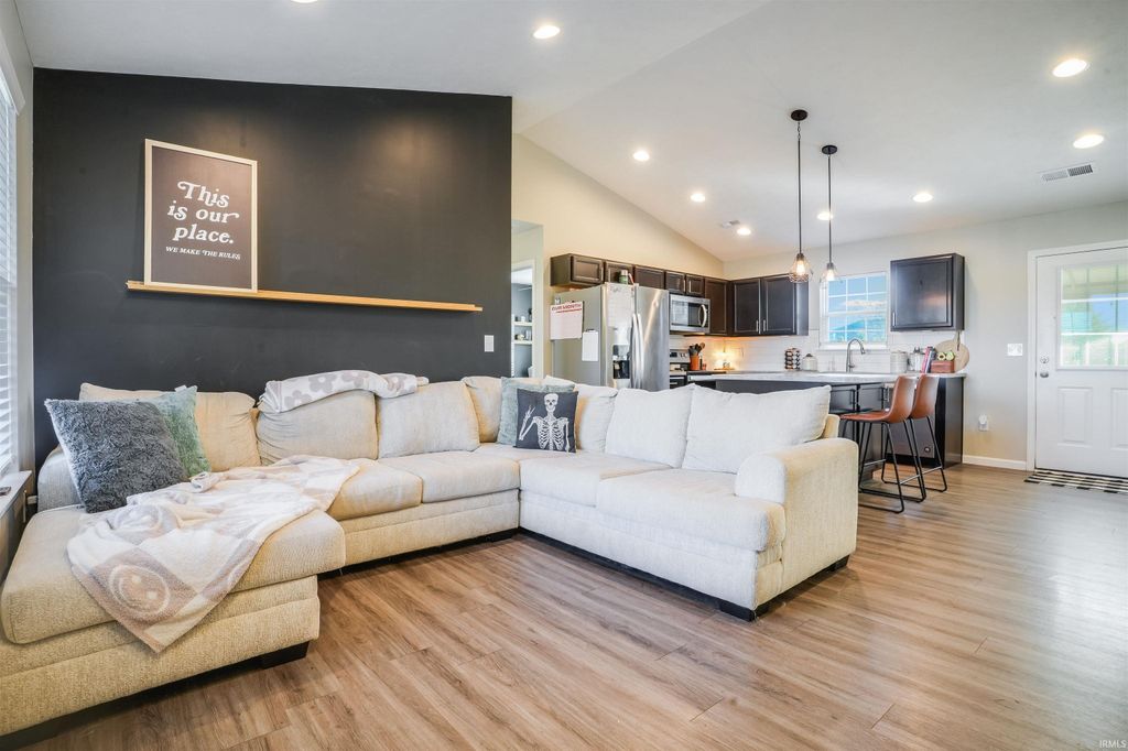 Photo of 3625 Ebbets Drive, Evansville, IN 47725 (MLS # 202546852)