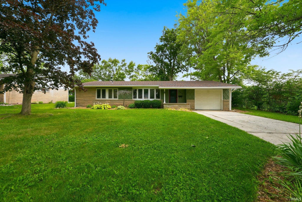 Photo of 2915 Dodge Avenue, Fort Wayne, IN 46805 (MLS # 202622440)