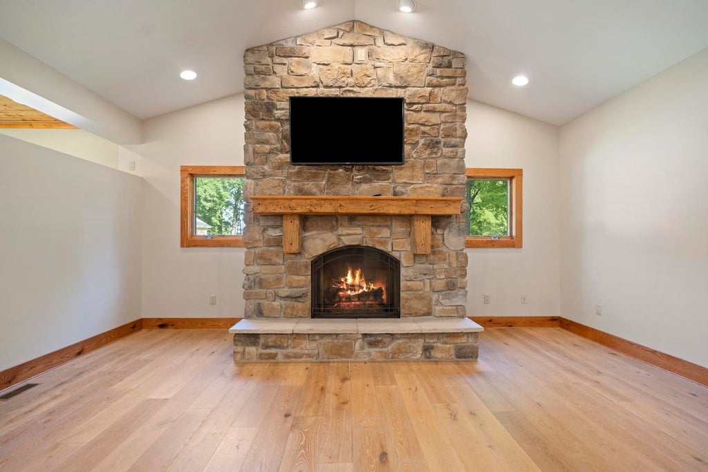 Photo of 5645 N 450 East Road, Leesburg, IN 46538 (MLS # 202630390)