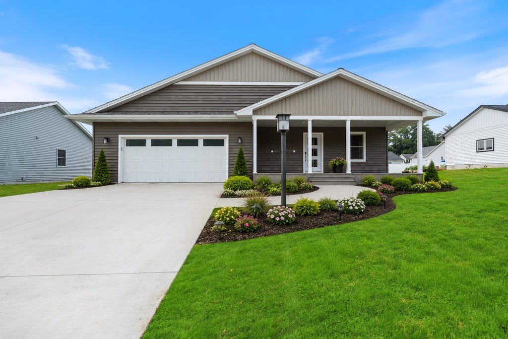 Photo of 408 Ash Street, Pierceton, IN 46562 (MLS # 202624368)
