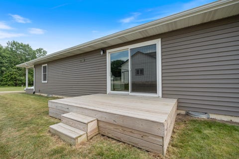 Tiny photo for 408 Ash Street, Pierceton, IN 46562 (MLS # 202624368)