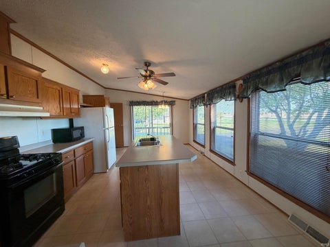 Tiny photo for 4902 E 200 S, Kokomo, IN 46902 (MLS # 202643199)