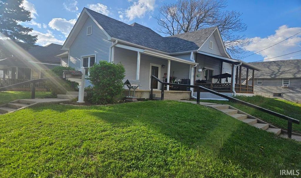 Photo of 558 E Washington Street, Frankfort, IN 46041 (MLS # 202613569)