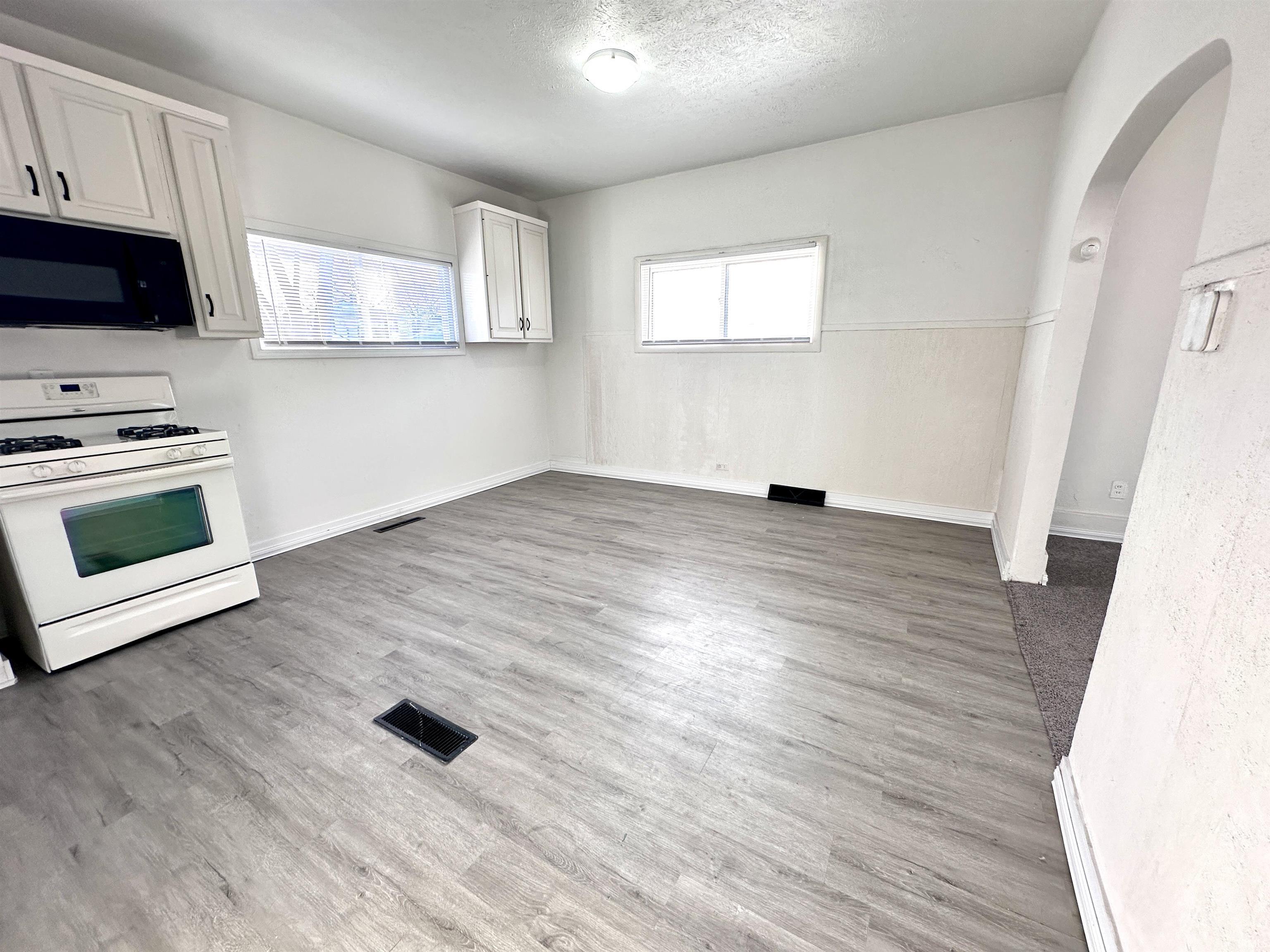 South Bend, Indiana 46613, United States, 3 Bedrooms Bedrooms, ,2 BathroomsBathrooms,Residential,Pending,88341