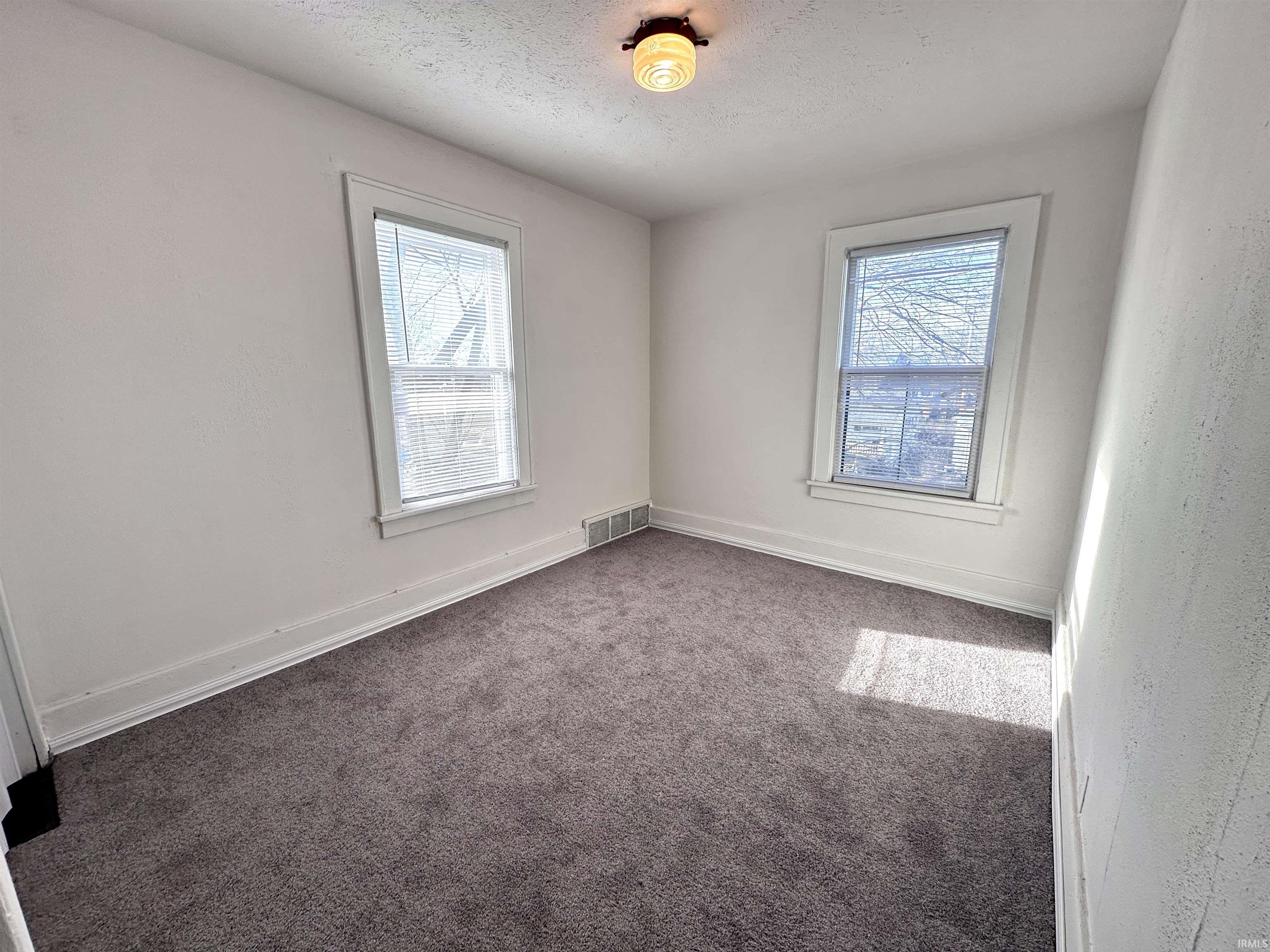 South Bend, Indiana 46613, United States, 3 Bedrooms Bedrooms, ,2 BathroomsBathrooms,Residential,Pending,88341