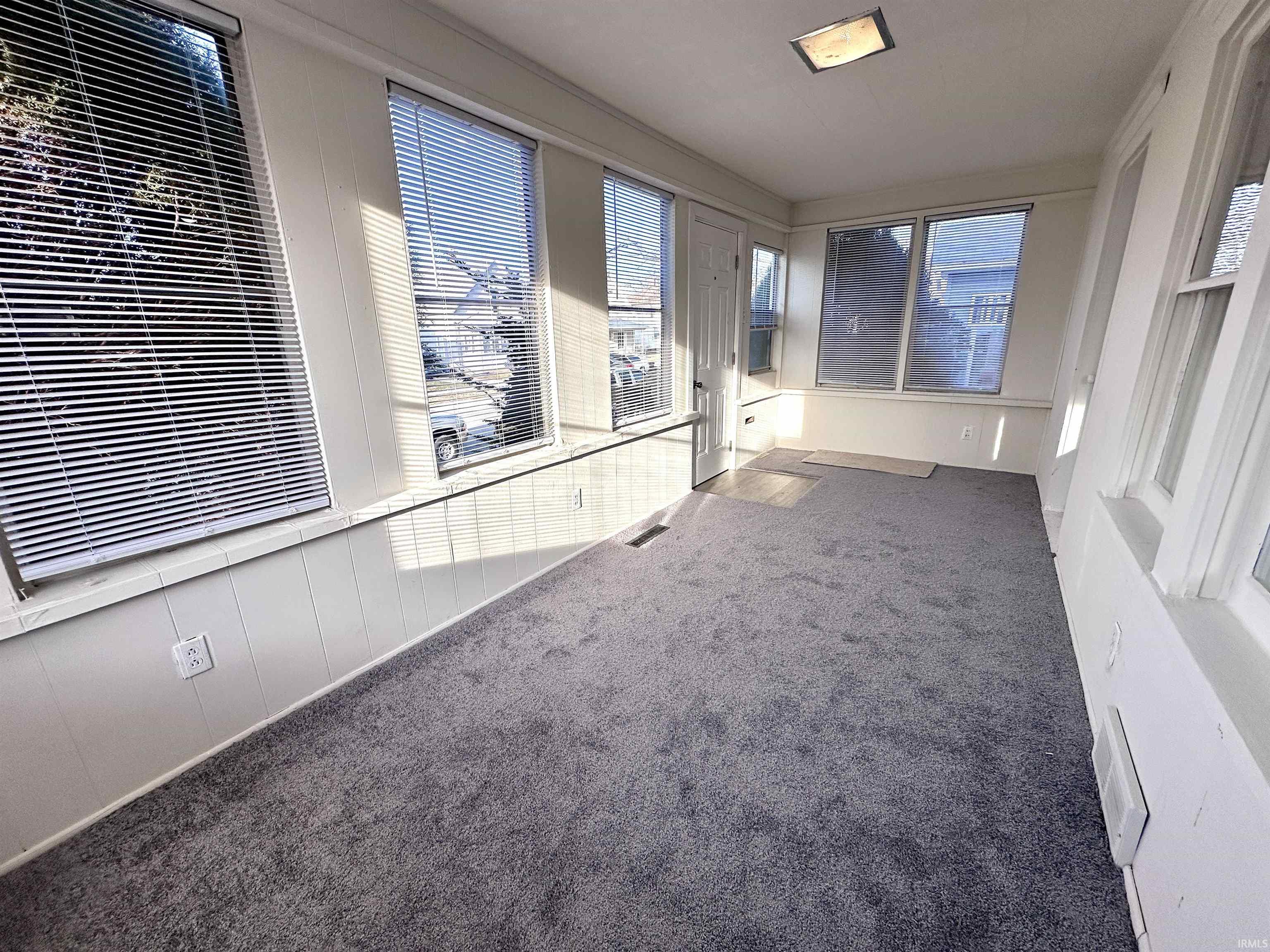 South Bend, Indiana 46613, United States, 3 Bedrooms Bedrooms, ,2 BathroomsBathrooms,Residential,Pending,88341