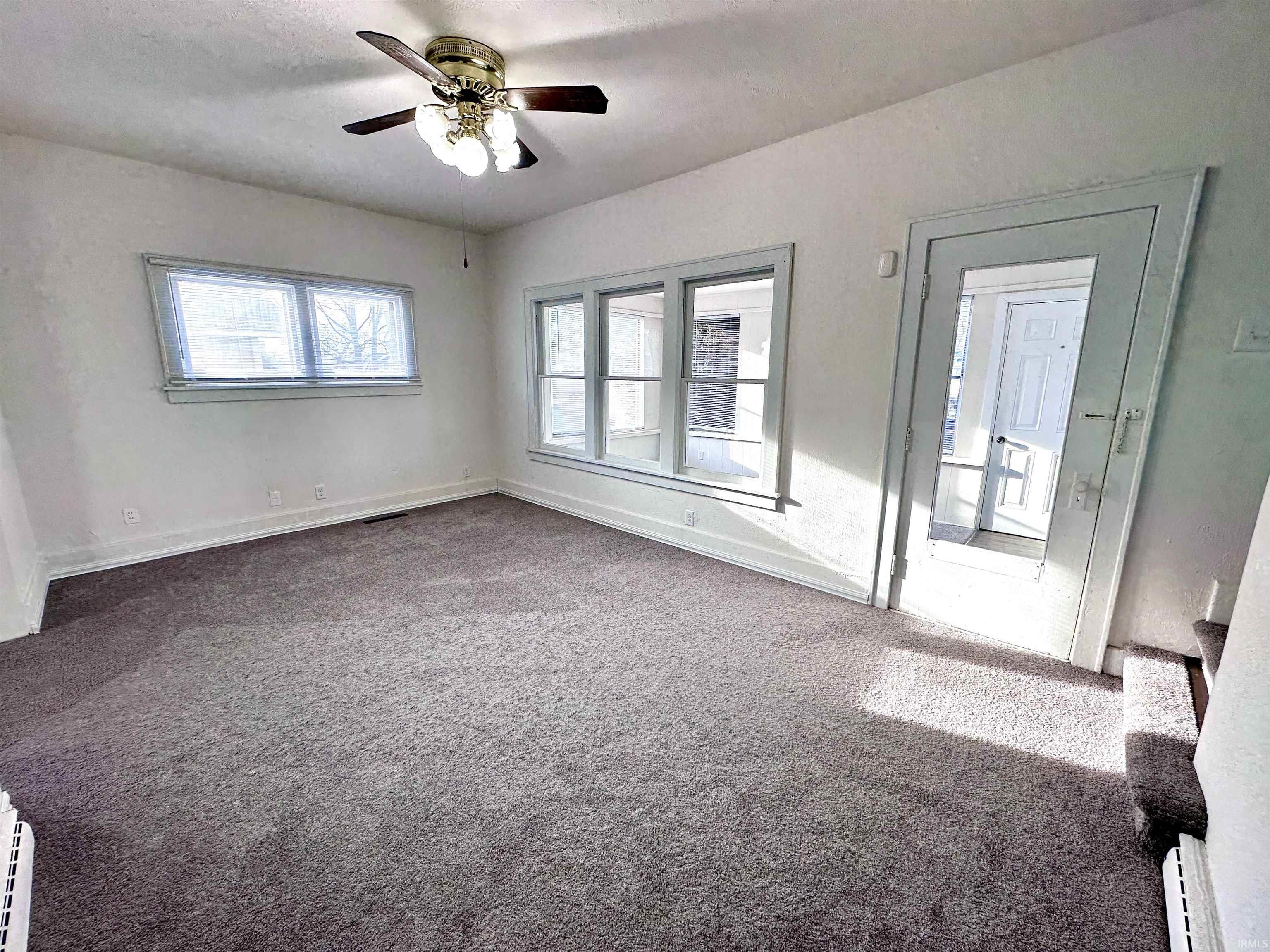 South Bend, Indiana 46613, United States, 3 Bedrooms Bedrooms, ,2 BathroomsBathrooms,Residential,Pending,88341