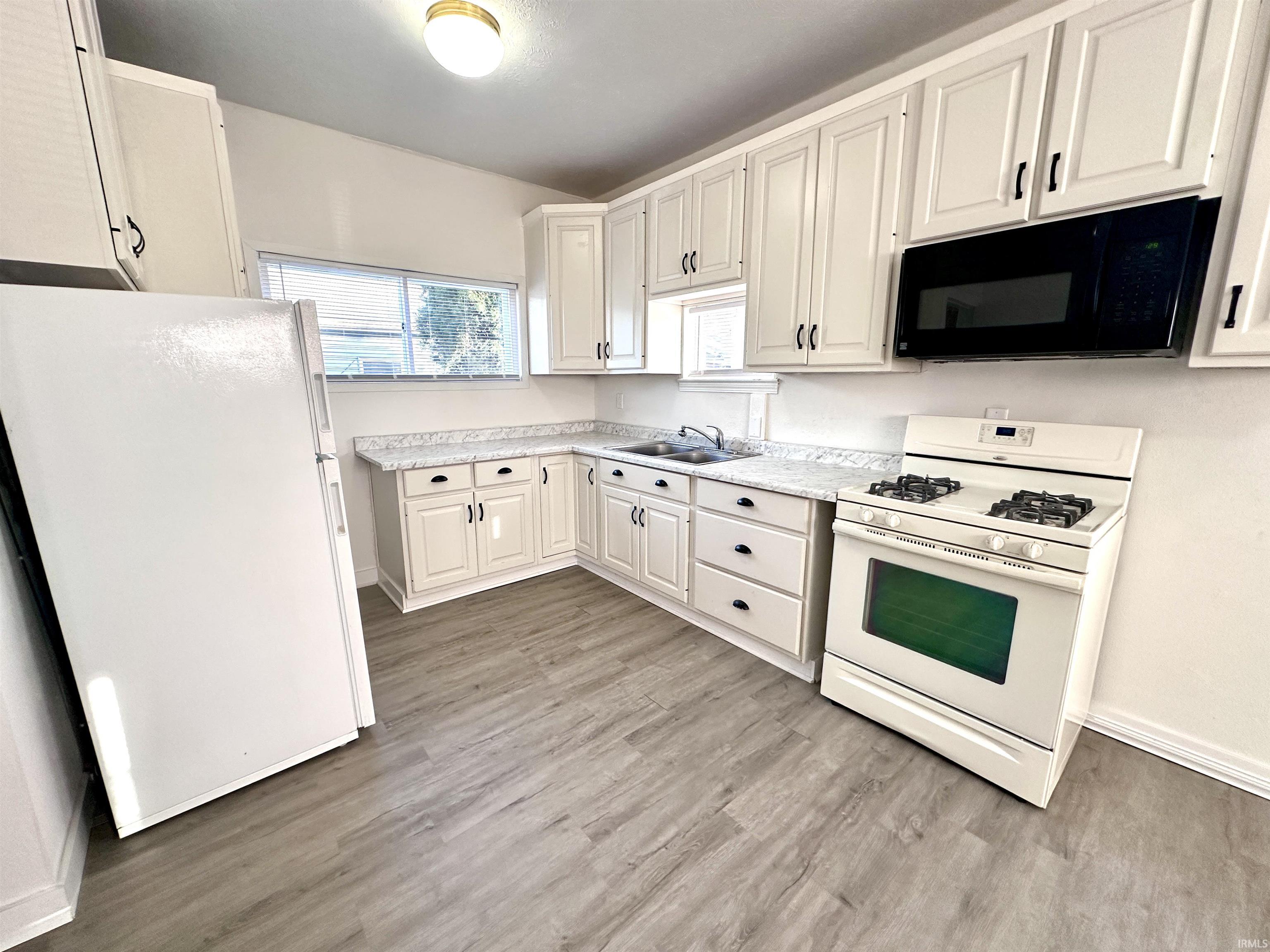 South Bend, Indiana 46613, United States, 3 Bedrooms Bedrooms, ,2 BathroomsBathrooms,Residential,Pending,88341