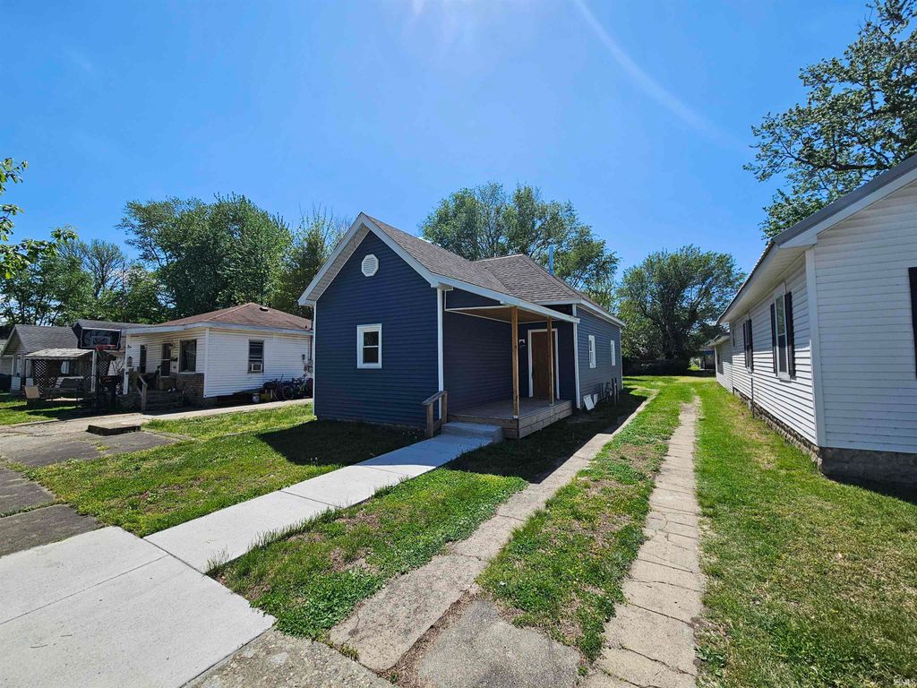 Photo of 115 E Jefferson Avenue, Vincennes, IN 47591 (MLS # 202613463)