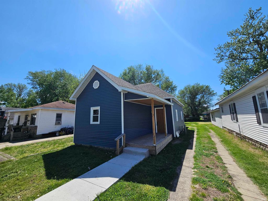 Photo of 115 E Jefferson Avenue, Vincennes, IN 47591 (MLS # 202613463)