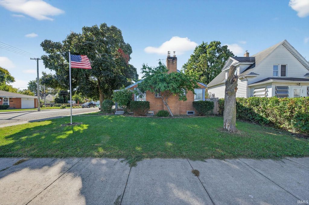 Photo of 801 S Spring Street, Mishawaka, IN 46544 (MLS # 202540975)