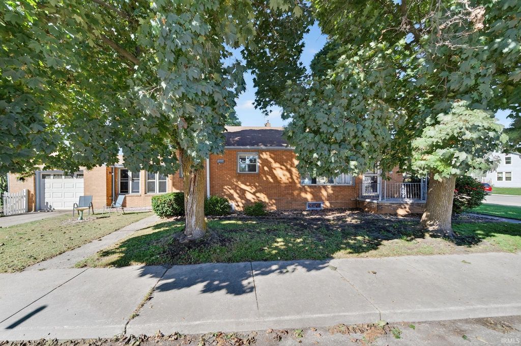 Photo of 801 S Spring Street, Mishawaka, IN 46544 (MLS # 202540975)