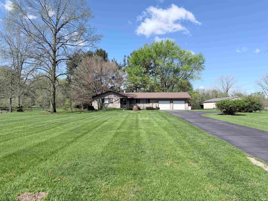Photo of 62187 Pine Road, North Liberty, IN 46554 (MLS # 202613937)