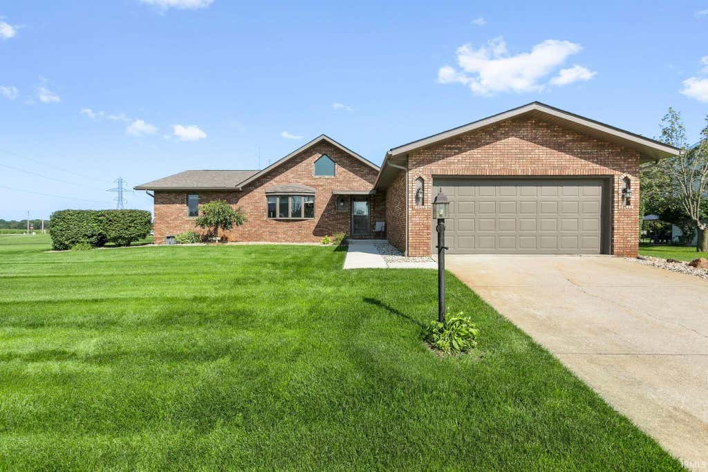 Photo of 3905 Bent Oak Trail, Elkhart, IN 46517 (MLS # 202634783)