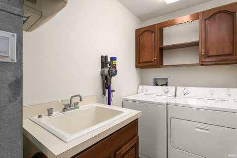 Tiny photo for 3905 Bent Oak Trail, Elkhart, IN 46517 (MLS # 202634783)
