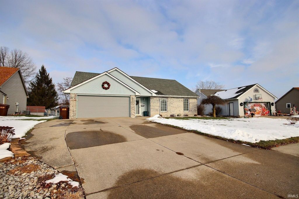 Photo of 1404 Chestnut Court, Auburn, IN 46706 (MLS # 202549193)