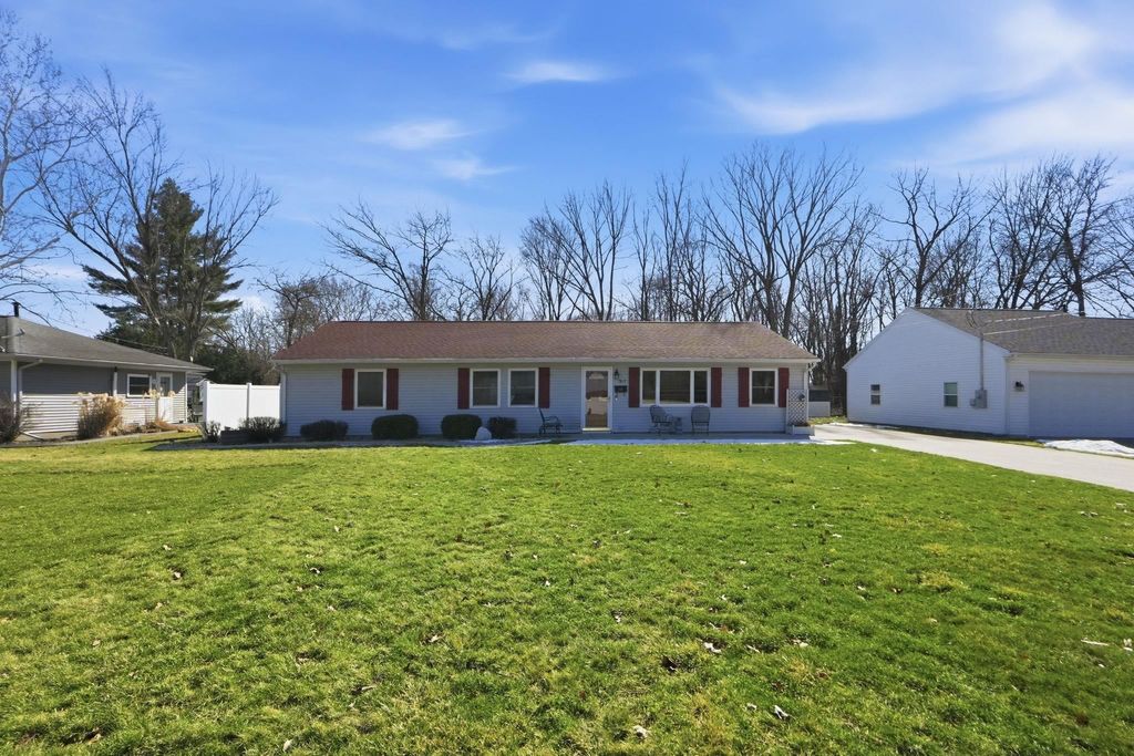 Photo of 517 W Eagle Street, Warsaw, IN 46580 (MLS # 202606675)