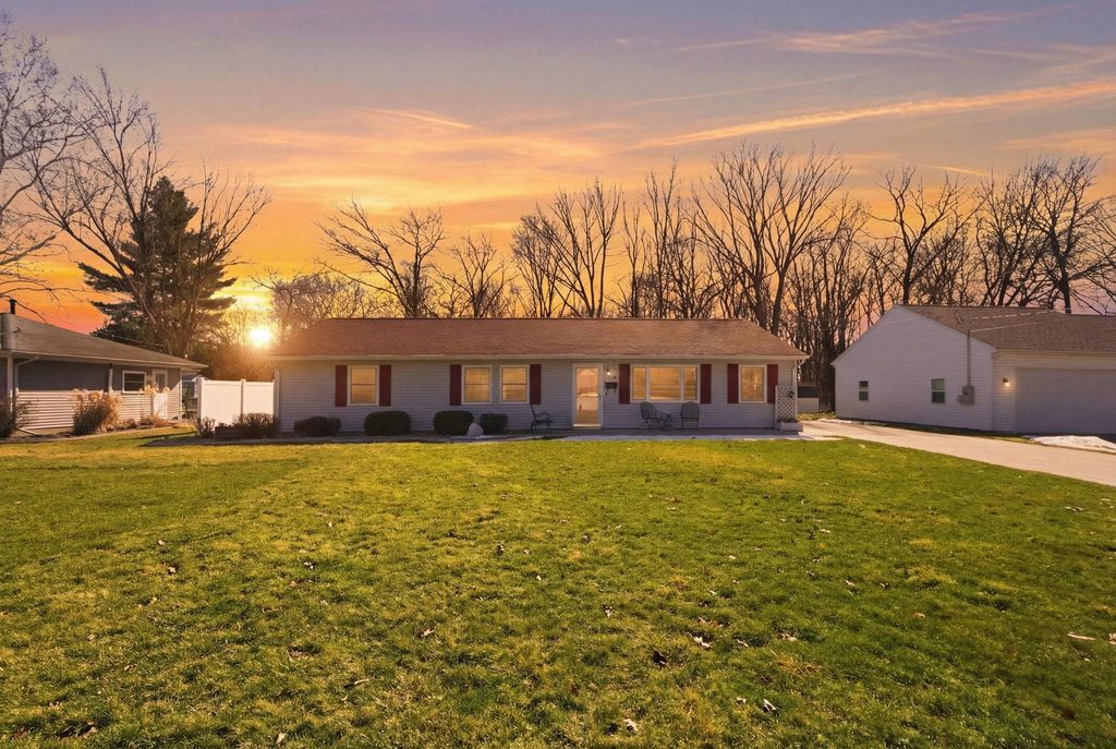 Photo of 517 W Eagle Street, Warsaw, IN 46580 (MLS # 202606675)