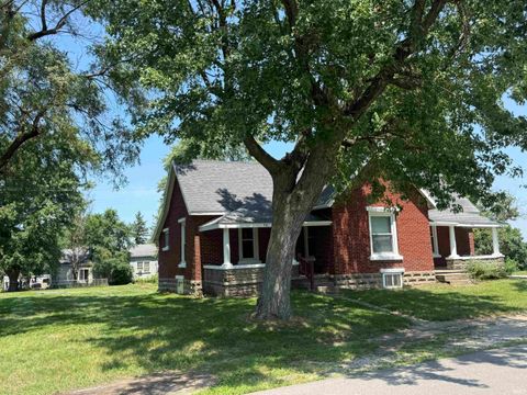Tiny photo for 714 E Main Street, Medaryville, IN 47957 (MLS # 202628266)