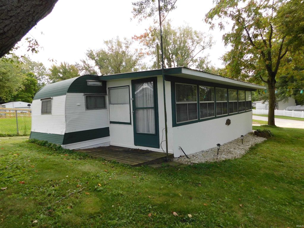 Photo of 5246 W Warren Avenue, Silver Lake, IN 46982 (MLS # 202617246)