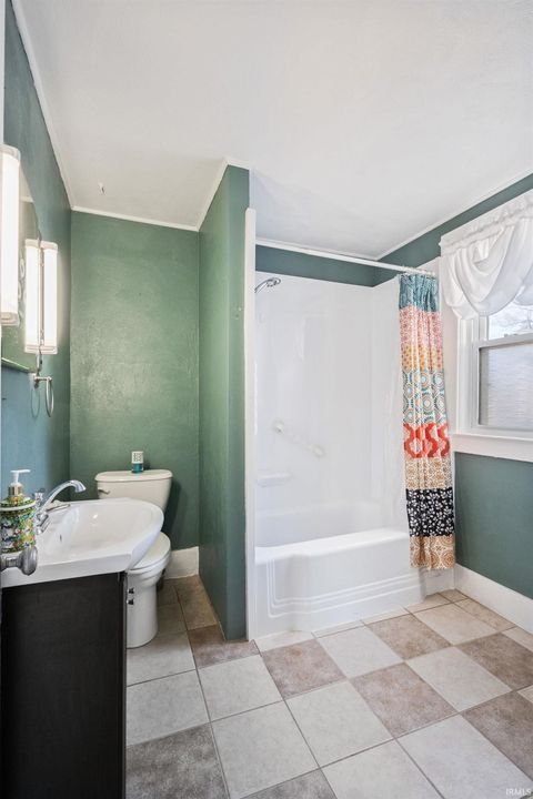 Tiny photo for 225 E Vaile Avenue, Kokomo, IN 46901 (MLS # 202609852)