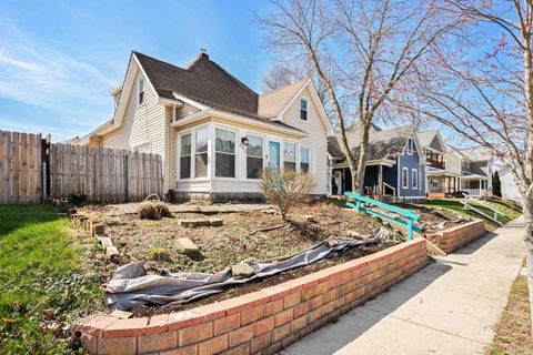 Tiny photo for 225 E Vaile Avenue, Kokomo, IN 46901 (MLS # 202609852)